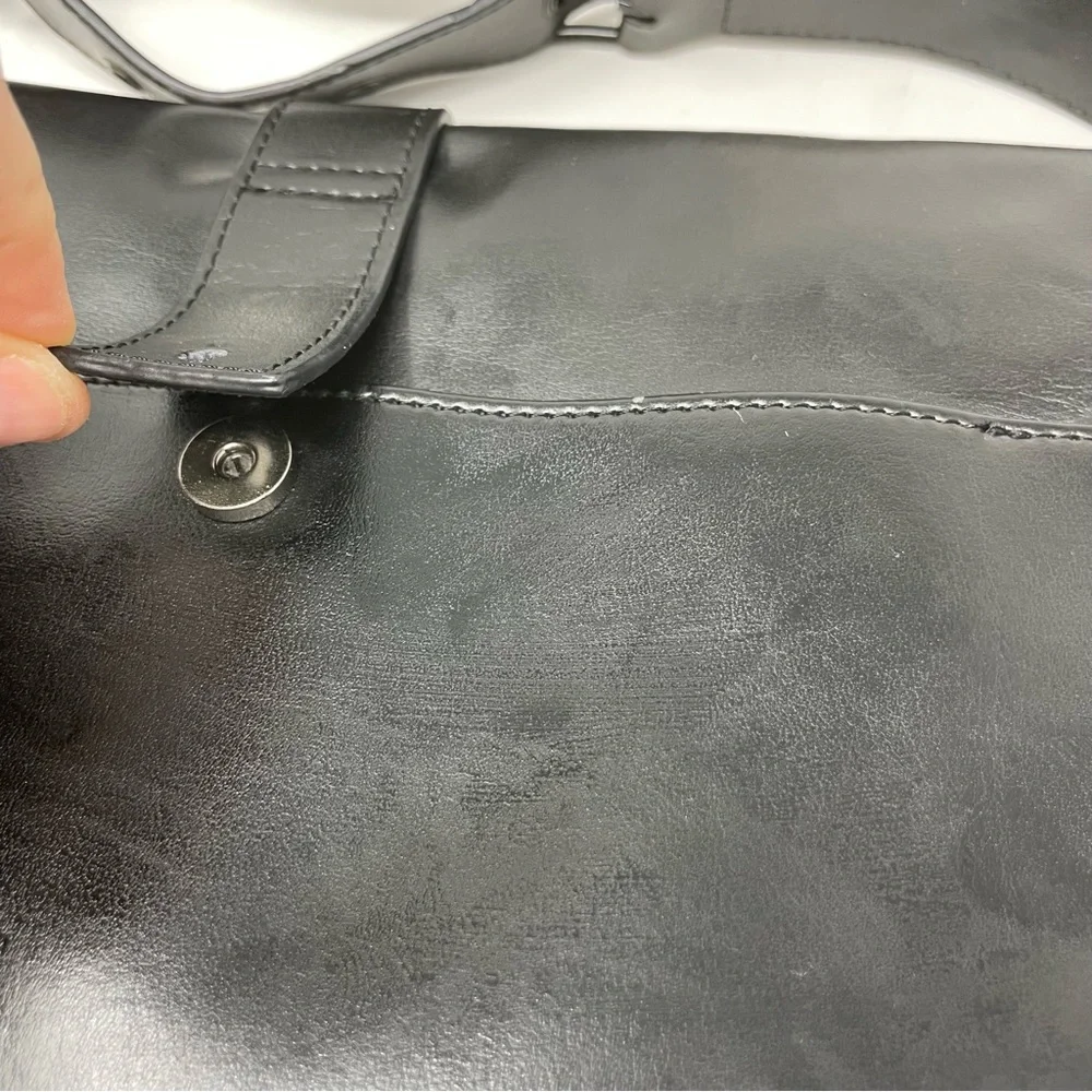 GUC Lamarthe Paris‎ Leather Crossbody Black Bag